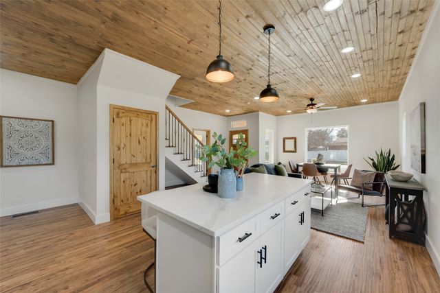 1305 E Peach Street, Fort Worth, TX 76102