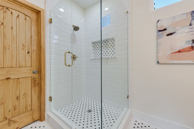 1305 E Peach Street, Fort Worth, TX 76102