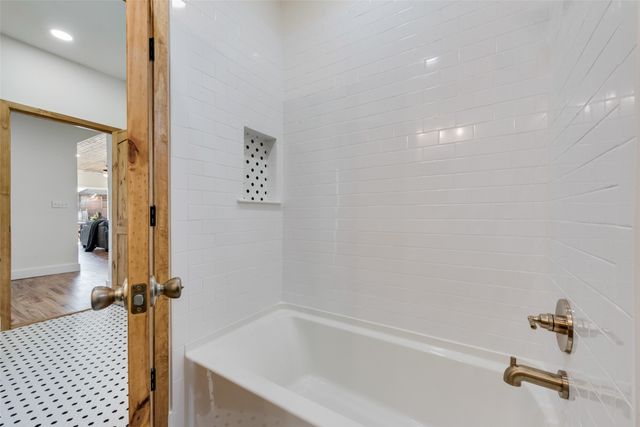 1305 E Peach Street, Fort Worth, TX 76102