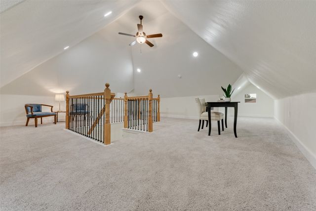 1305 E Peach Street, Fort Worth, TX 76102
