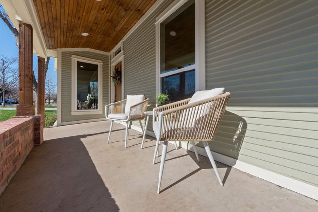 1305 E Peach Street, Fort Worth, TX 76102