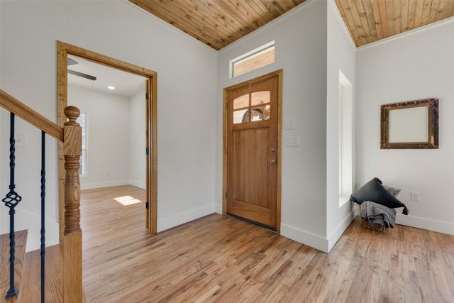 1305 E Peach Street, Fort Worth, TX 76102