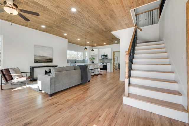 1305 E Peach Street, Fort Worth, TX 76102