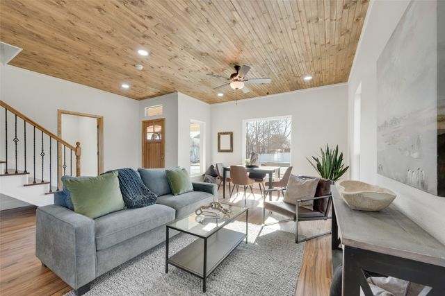 1305 E Peach Street, Fort Worth, TX 76102