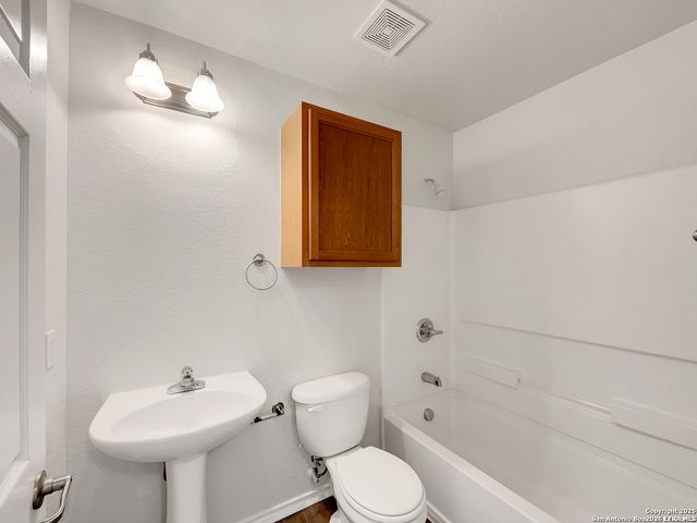 6010 BLOSSOM BND, San Antonio, TX 78218