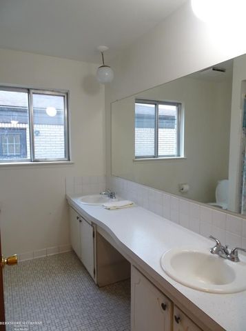 28435 Flanders Avenue, Warren, MI 48088