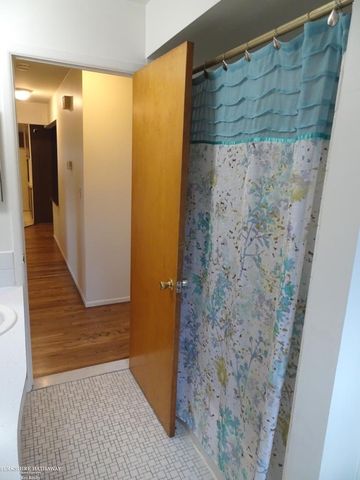 28435 Flanders Avenue, Warren, MI 48088