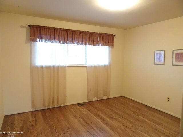 28435 Flanders Avenue, Warren, MI 48088