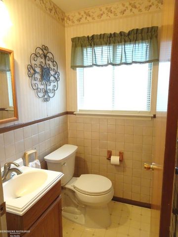 28435 Flanders Avenue, Warren, MI 48088