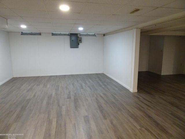 28435 Flanders Avenue, Warren, MI 48088