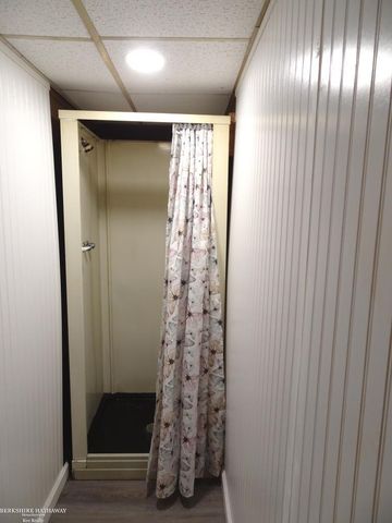 28435 Flanders Avenue, Warren, MI 48088