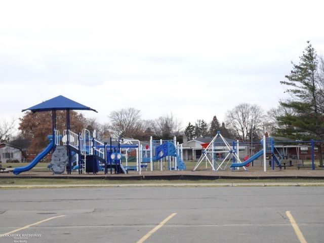 28435 Flanders Avenue, Warren, MI 48088