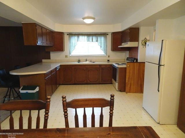 28435 Flanders Avenue, Warren, MI 48088