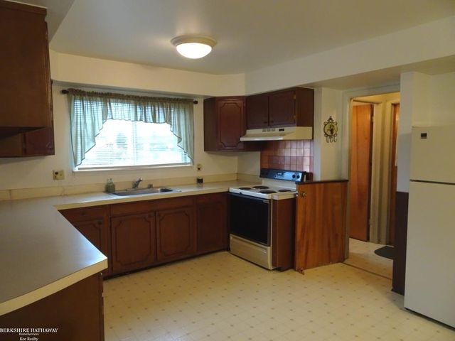 28435 Flanders Avenue, Warren, MI 48088