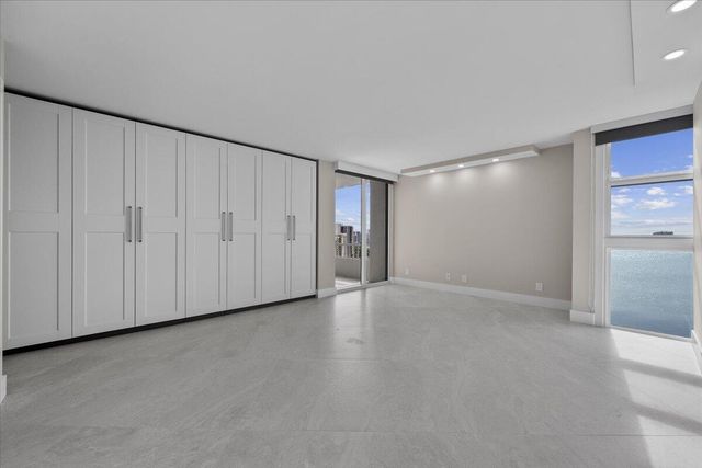 5540 N Ocean Drive 18b, Singer Island, FL 33404