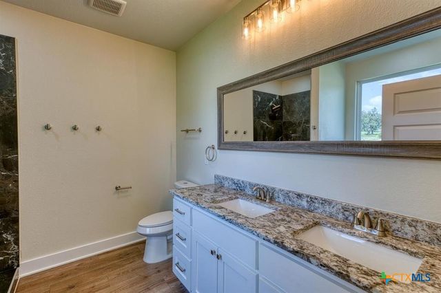 206 Oak Grove Parkway, Kingsland, TX 78639