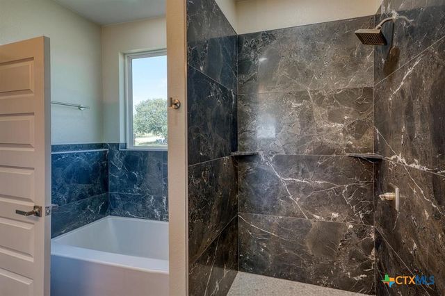 206 Oak Grove Parkway, Kingsland, TX 78639