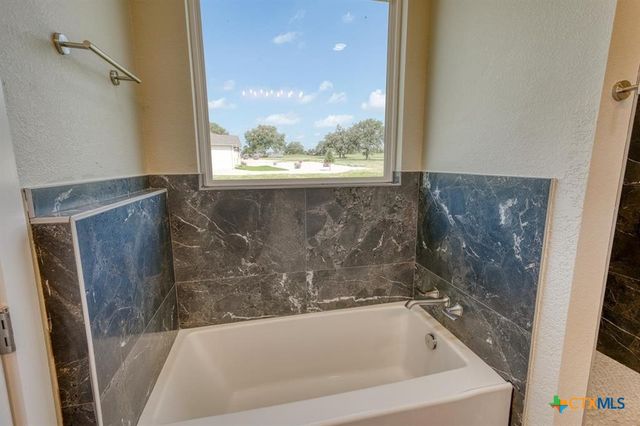 206 Oak Grove Parkway, Kingsland, TX 78639