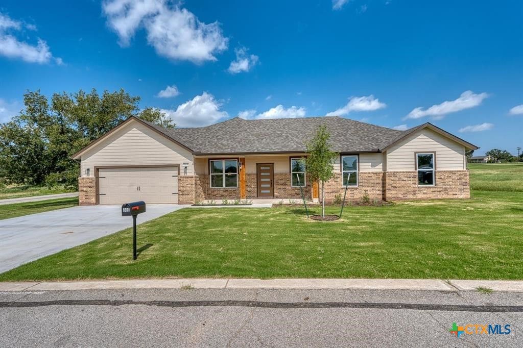 206 Oak Grove Parkway, Kingsland, TX 78639