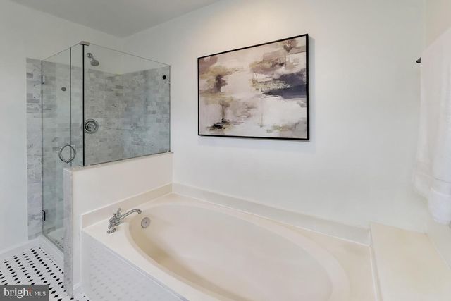 7516 LAMOYNE CT, Alexandria, VA 22315