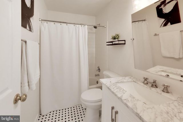 7516 LAMOYNE CT, Alexandria, VA 22315