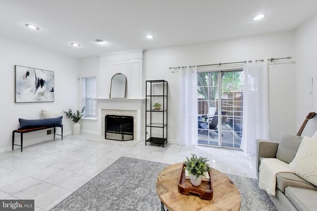 7516 LAMOYNE CT, Alexandria, VA 22315