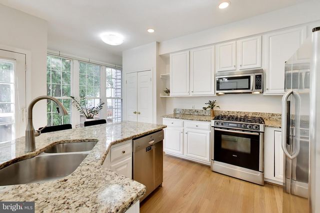 7516 LAMOYNE CT, Alexandria, VA 22315
