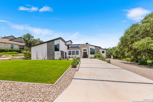 690 KINGS POINT DR, Canyon Lake, TX 78133