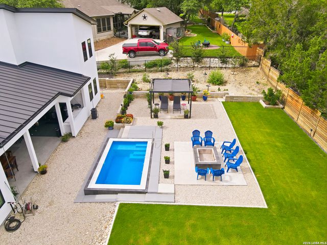 690 KINGS POINT DR, Canyon Lake, TX 78133