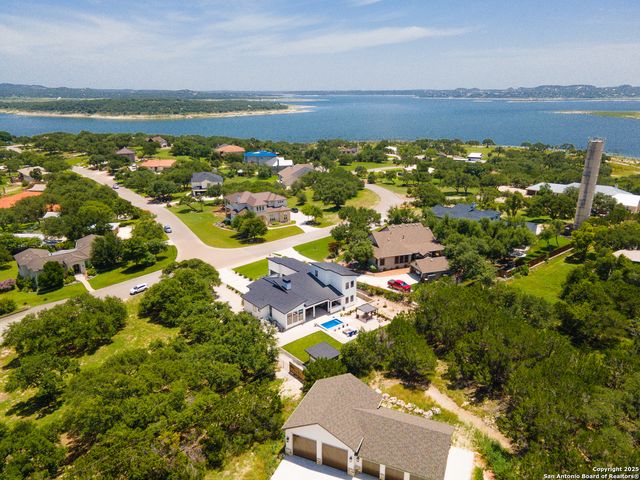 690 KINGS POINT DR, Canyon Lake, TX 78133