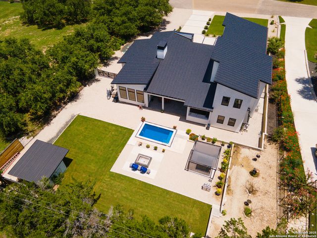 690 KINGS POINT DR, Canyon Lake, TX 78133