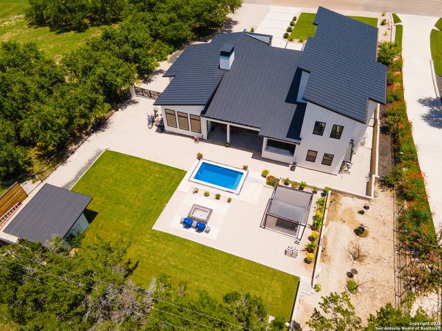 690 KINGS POINT DR, Canyon Lake, TX 78133