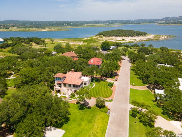 690 KINGS POINT DR, Canyon Lake, TX 78133