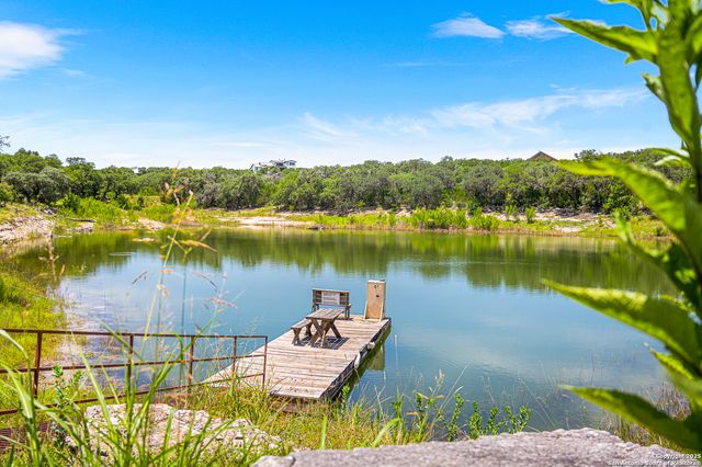 690 KINGS POINT DR, Canyon Lake, TX 78133