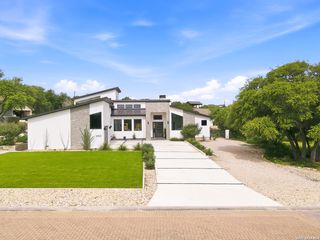 690 KINGS POINT DR, Canyon Lake, TX 78133