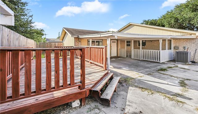 7405 Convair Dr, Corpus Christi, TX 78412