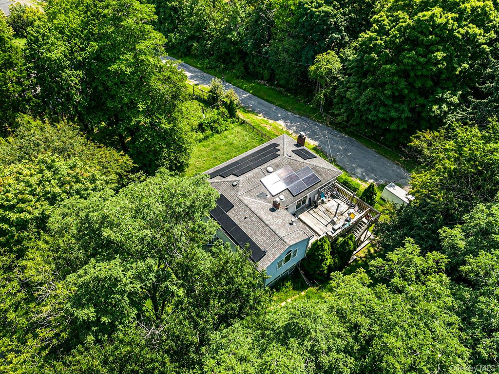 136 Woodhull Road, Huntington, NY 11743 — photo 4