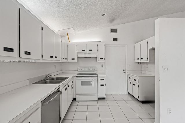 15332 SW 57th St, Miami, FL 33193