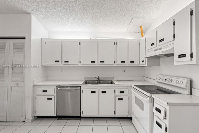 15332 SW 57th St, Miami, FL 33193