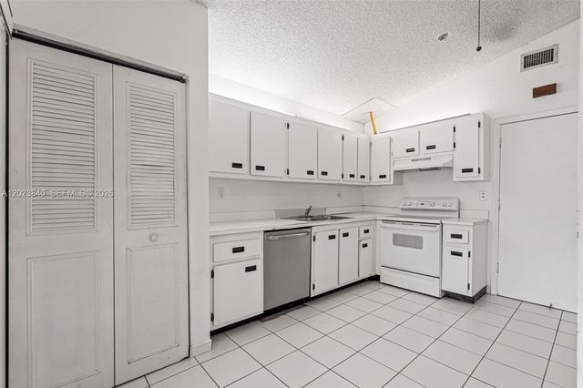 15332 SW 57th St, Miami, FL 33193