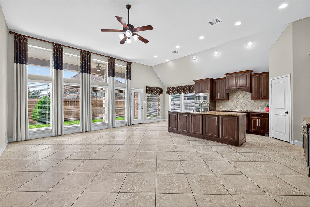 10023 Starhill Court, Missouri City, TX 77459