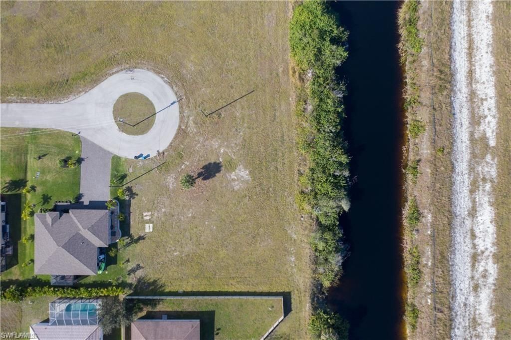 Image 10 of property listing at 3923 NW 33rd PL, Cape Coral, FL 33993