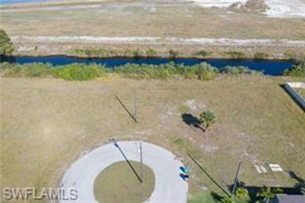 Image 2 of property listing at 3923 NW 33rd PL, Cape Coral, FL 33993