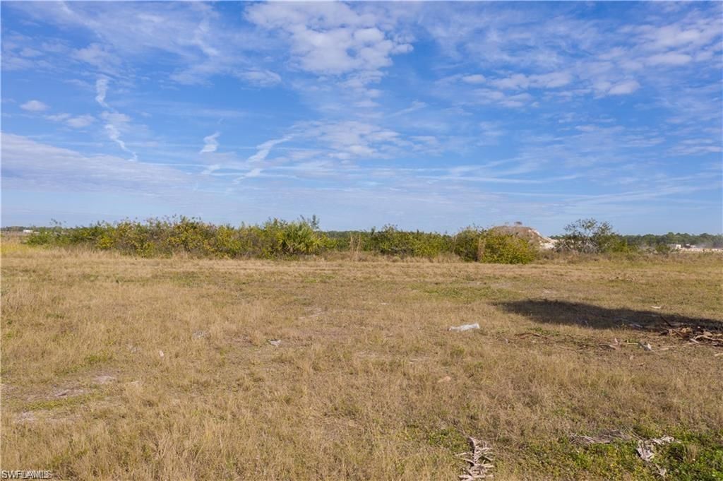 Image 4 of property listing at 3923 NW 33rd PL, Cape Coral, FL 33993