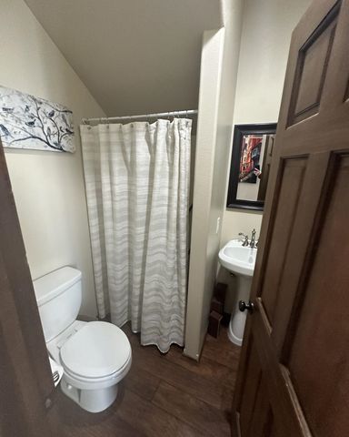 803 W Knox Ave, Spokane, WA 99205