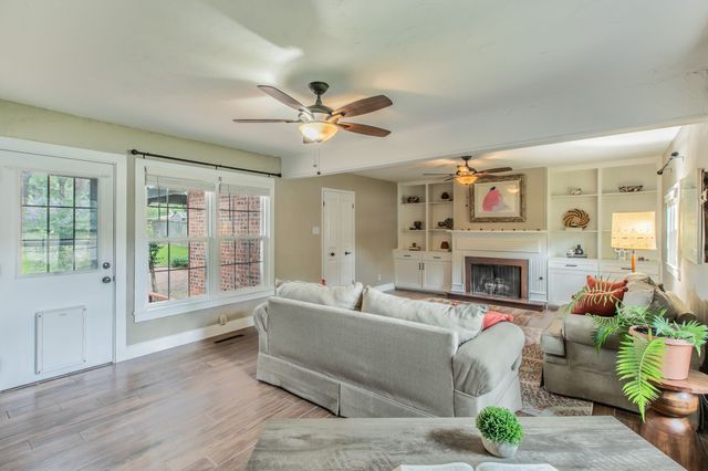 1312 W Lavender Lane, Arlington, TX 76013