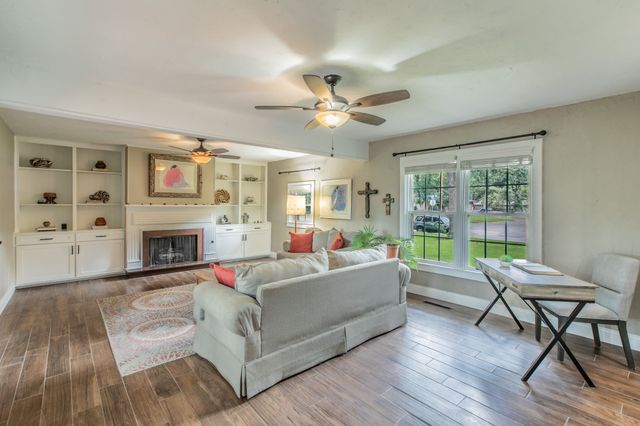 1312 W Lavender Lane, Arlington, TX 76013