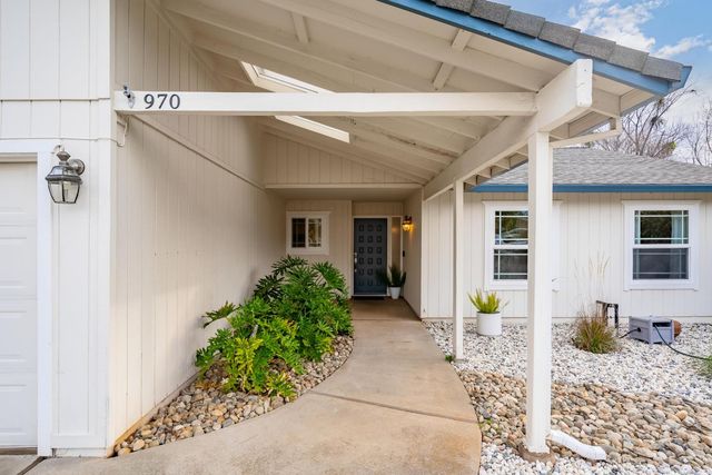 970 Sierra View Cir, Auburn, CA 95603