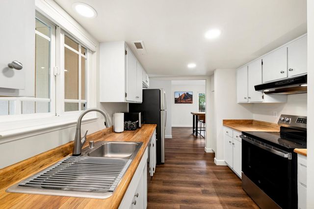 970 Sierra View Cir, Auburn, CA 95603