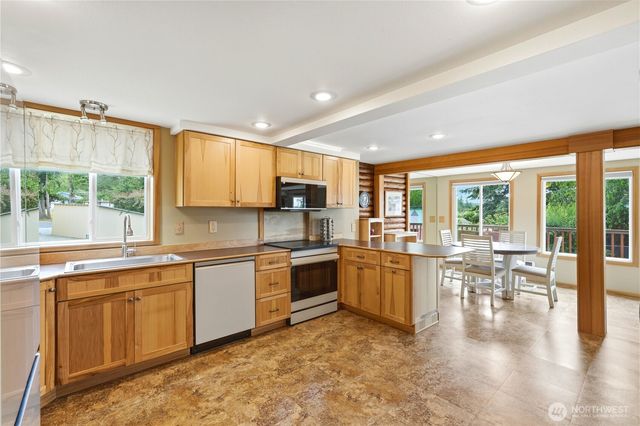 840 Wolverine Place, Camano Island, WA 98282